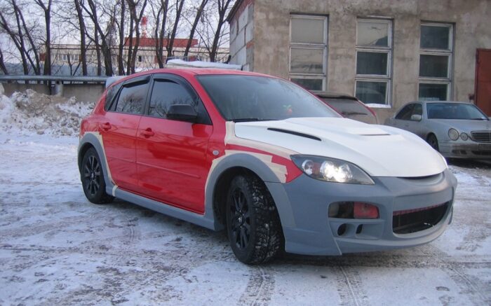 Капот «Cayenne Style» c воздухозаборниками для Мазда 3 Капот «Cayenne Style» c воздухозаборниками для Мазда 3