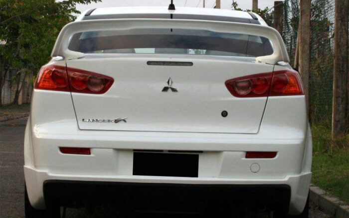 Тюнинг-обвес «Accolade» для Мицубиси Лансер 10 Тюнинг-обвес «Accolade» для Мицубиси Лансер 10