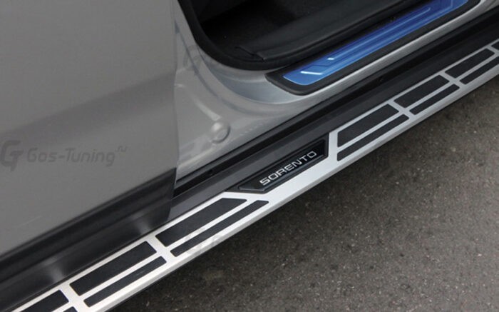 Установка порогов на Киа Соренто ХМ с надписью "Sorento" Установка порогов на Киа Соренто ХМ с надписью "Sorento"