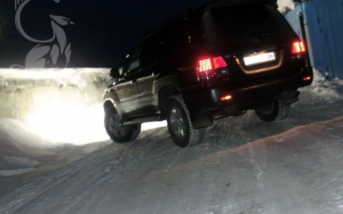 Задние альтернативные тюнинг фонари на Land Cruiser 100 Задние альтернативные тюнинг фонари на Land Cruiser 100
